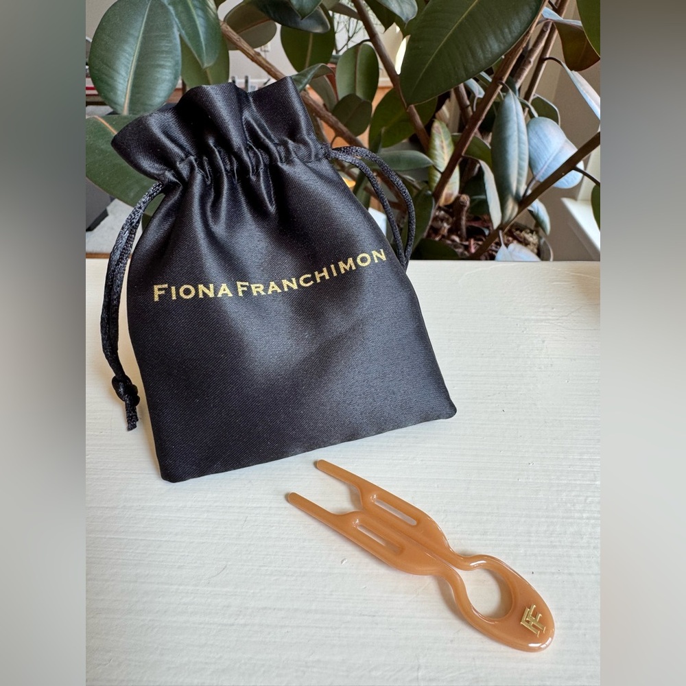 Fiona Franchimon No 1 Hairpin Smooth Caramel - One Hairpin New & Black Satin Bag
